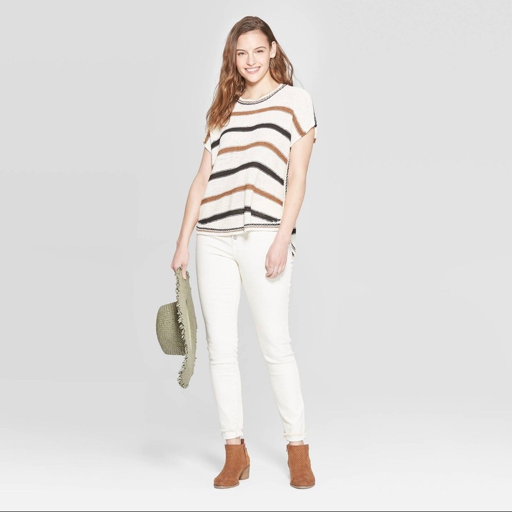 Universal thread striped short sleeve sweater